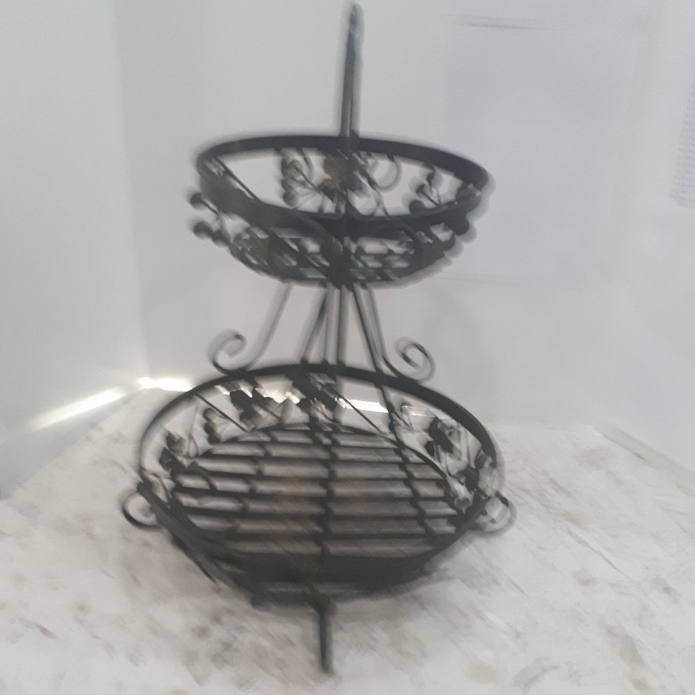 Metal Lop and Lattice Two-Tier Levels Basket for fruit, for example. - Picture 5 of 5